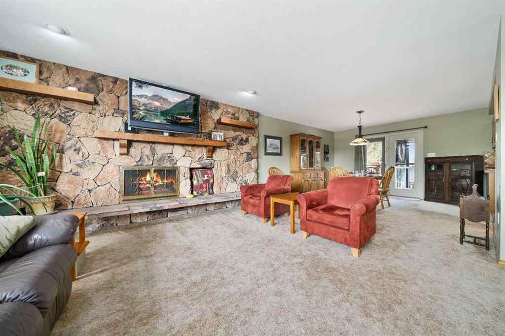 MLS® A2256379 - 72 Rossmere Way SE in Ross Glen Medicine Hat, Residential