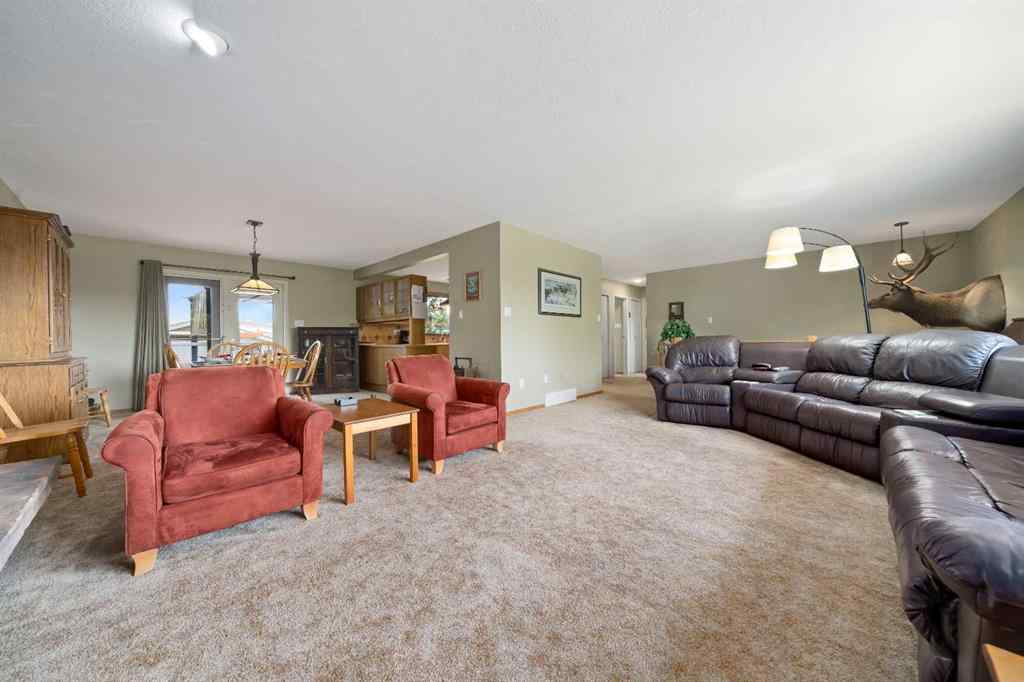 MLS® A2256379 - 72 Rossmere Way SE in Ross Glen Medicine Hat, Residential