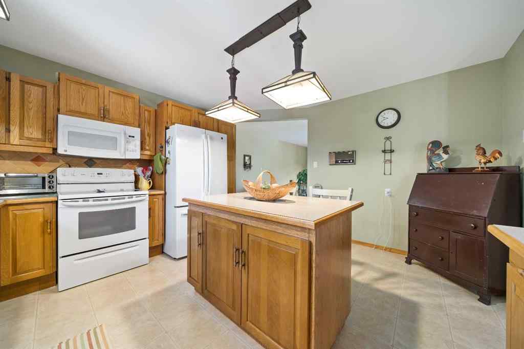 MLS® A2256379 - 72 Rossmere Way SE in Ross Glen Medicine Hat, Residential