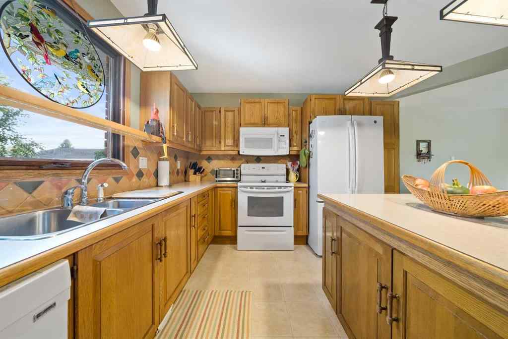 MLS® A2256379 - 72 Rossmere Way SE in Ross Glen Medicine Hat, Residential