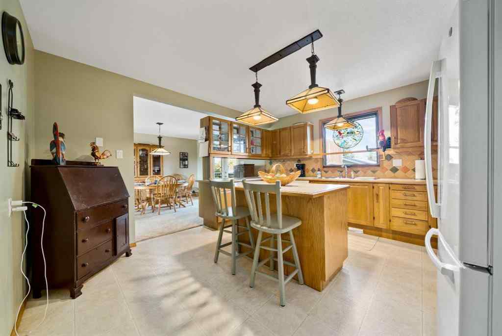 MLS® A2256379 - 72 Rossmere Way SE in Ross Glen Medicine Hat, Residential