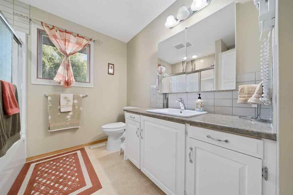 MLS® A2256379 - 72 Rossmere Way SE in Ross Glen Medicine Hat, Residential