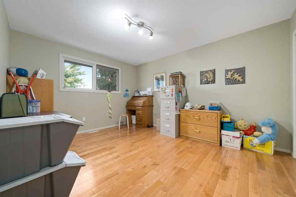 MLS® A2256379 - 72 Rossmere Way SE in Ross Glen Medicine Hat, Residential