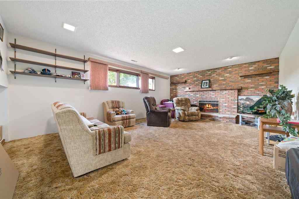 MLS® A2256379 - 72 Rossmere Way SE in Ross Glen Medicine Hat, Residential