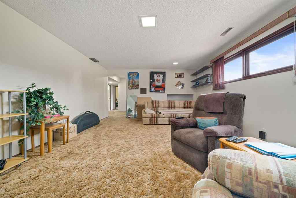 MLS® A2256379 - 72 Rossmere Way SE in Ross Glen Medicine Hat, Residential