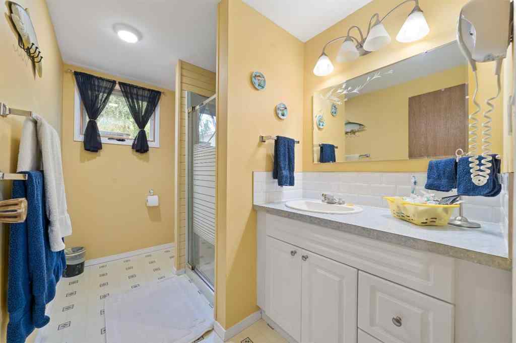 MLS® A2256379 - 72 Rossmere Way SE in Ross Glen Medicine Hat, Residential