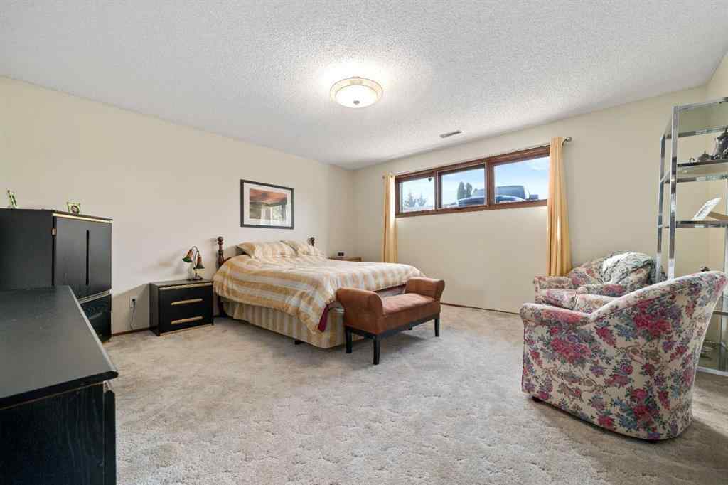 MLS® A2256379 - 72 Rossmere Way SE in Ross Glen Medicine Hat, Residential