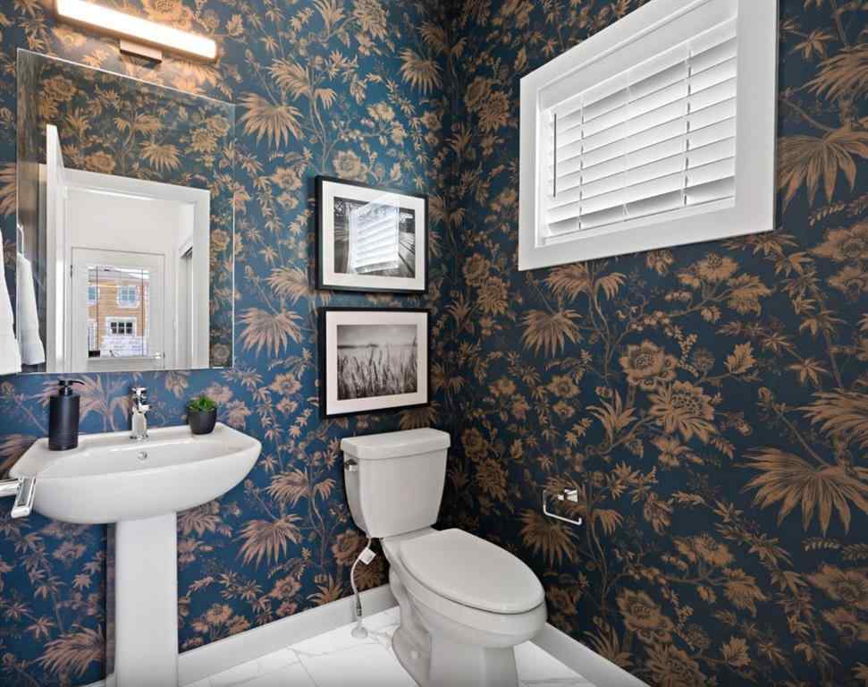 MLS® A2256381 - 552 Lewisburg Place NE in Lewisburg Calgary, Residential