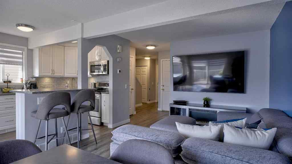 MLS® A2256383 - Unit #9 567 Edmonton Trail NE in Edmonton Trail Airdrie, Residential