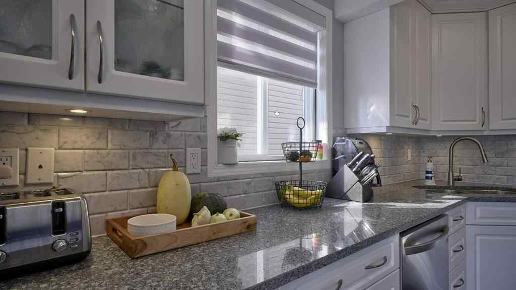 MLS® A2256383 - Unit #9 567 Edmonton Trail NE in Edmonton Trail Airdrie, Residential