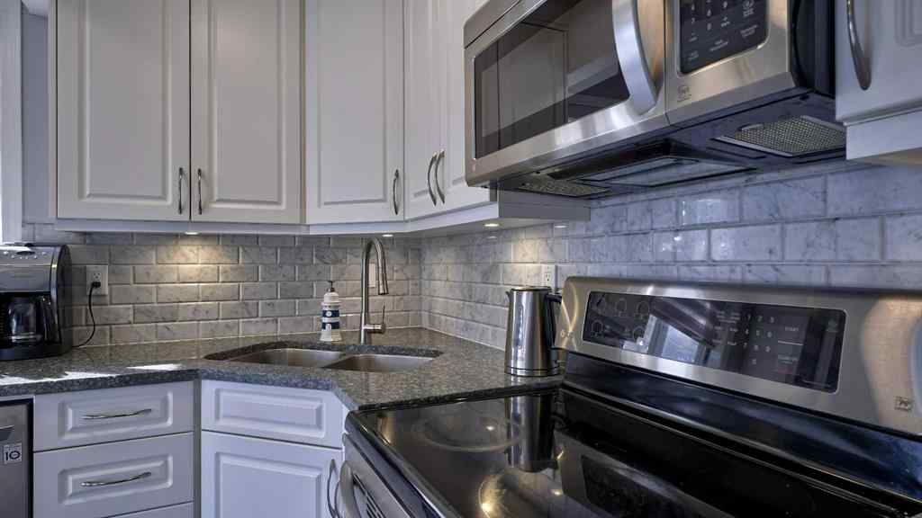 MLS® A2256383 - Unit #9 567 Edmonton Trail NE in Edmonton Trail Airdrie, Residential