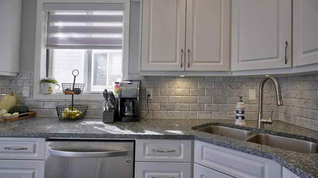 MLS® A2256383 - Unit #9 567 Edmonton Trail NE in Edmonton Trail Airdrie, Residential