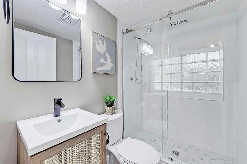MLS® A2256384 - 2106 21 Avenue SW in Richmond Calgary, Residential
