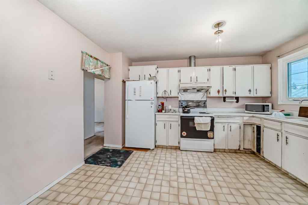 MLS® A2256394 - 352 Malvern Close NE in Marlborough Park Calgary, Residential