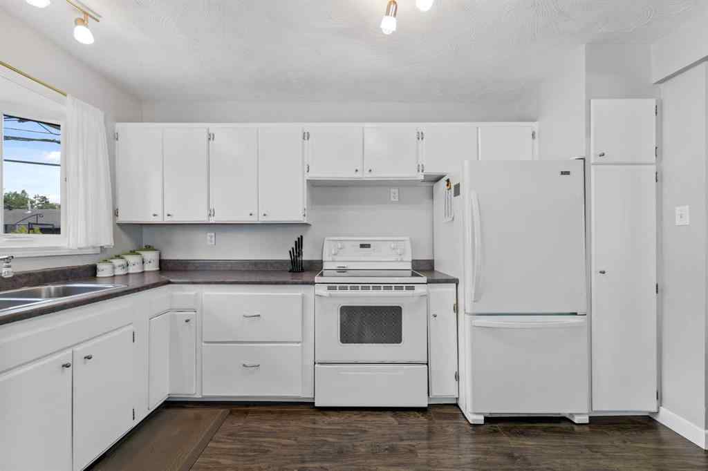 MLS® A2256395 - 249 Acadia Drive SE in Acadia Calgary, Residential