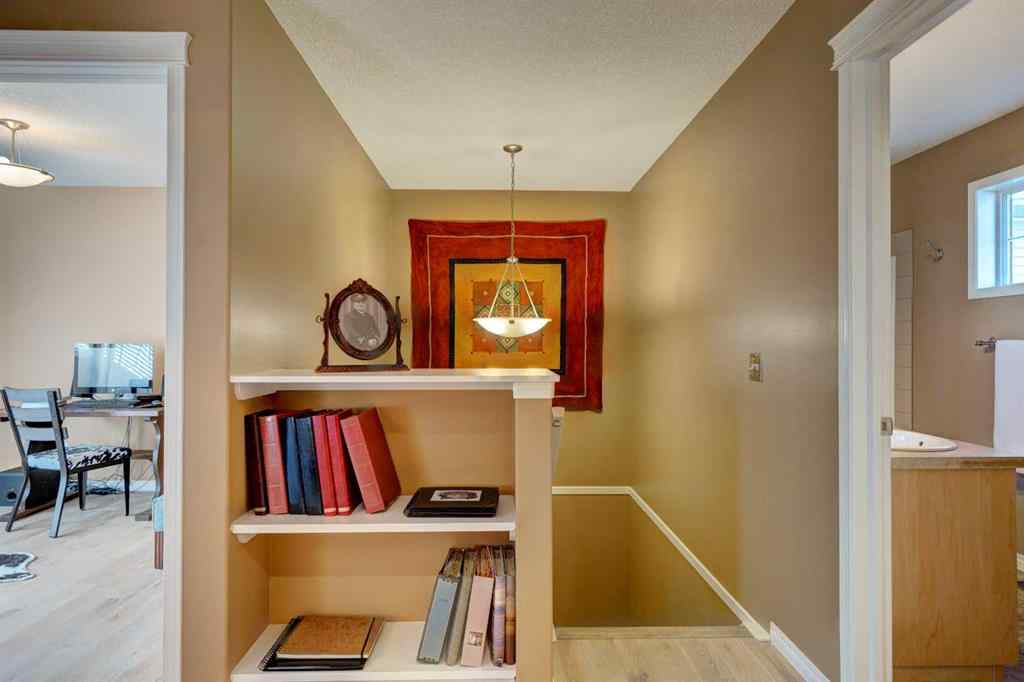 MLS® A2256396 - 109 Hillview Terrace  in Hillview Estates Strathmore, Residential