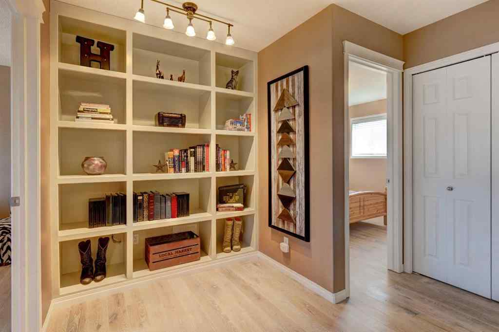MLS® A2256396 - 109 Hillview Terrace  in Hillview Estates Strathmore, Residential