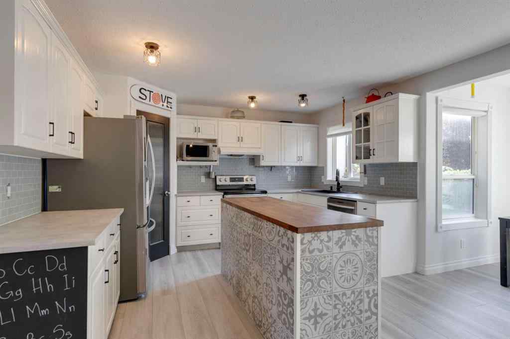 MLS® A2256397 - 1374 Strathcona Drive SW in Strathcona Park Calgary, Residential