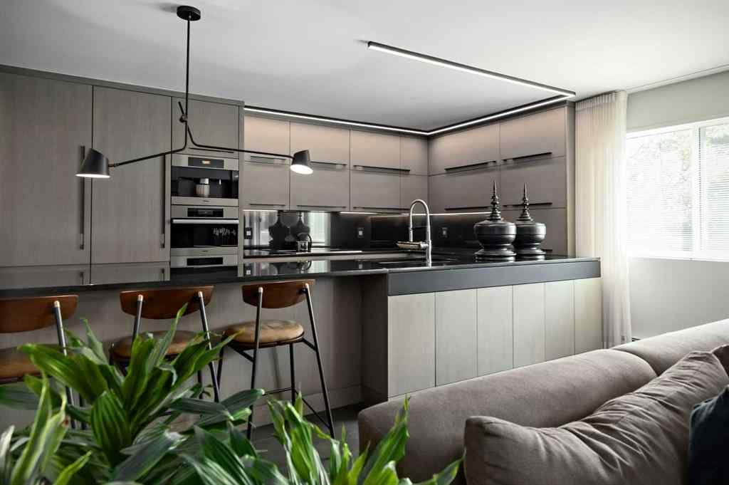 MLS® A2256406 - Unit #404 629 Royal Avenue SW in Lower Mount Royal Calgary, Residential