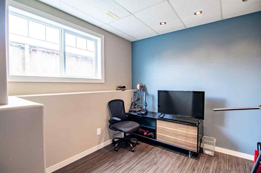 MLS® A2256407 - 10 Reynolds Road  in Ryders Ridge Sylvan Lake, Residential
