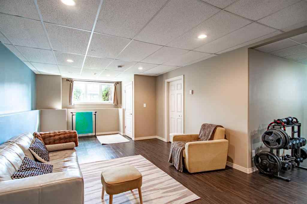MLS® A2256407 - 10 Reynolds Road  in Ryders Ridge Sylvan Lake, Residential
