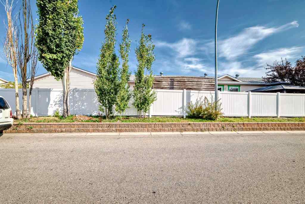 MLS® A2256410 - 189 Applemead Close SE in Applewood Park Calgary, Residential