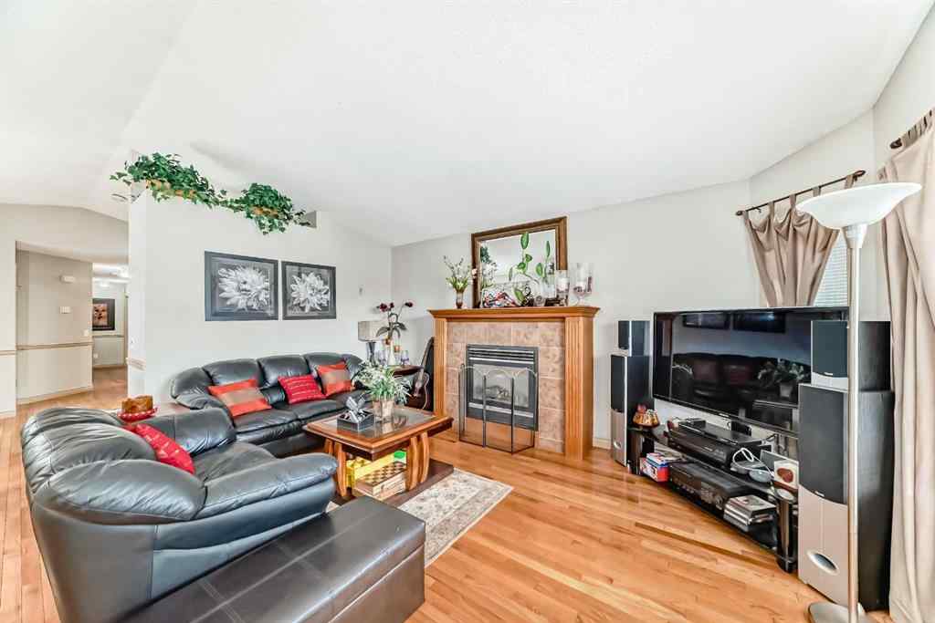MLS® A2256410 - 189 Applemead Close SE in Applewood Park Calgary, Residential