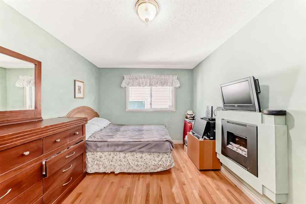 MLS® A2256410 - 189 Applemead Close SE in Applewood Park Calgary, Residential