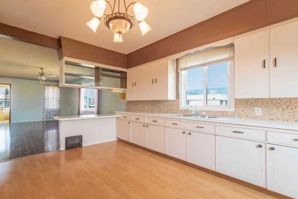 MLS® A2256411 - 1828 49 Avenue  in Wallacefield Lloydminster, Residential
