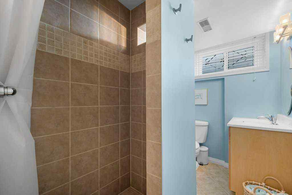 MLS® A2256414 - 1131 15 Avenue NE in Renfrew Calgary, Residential