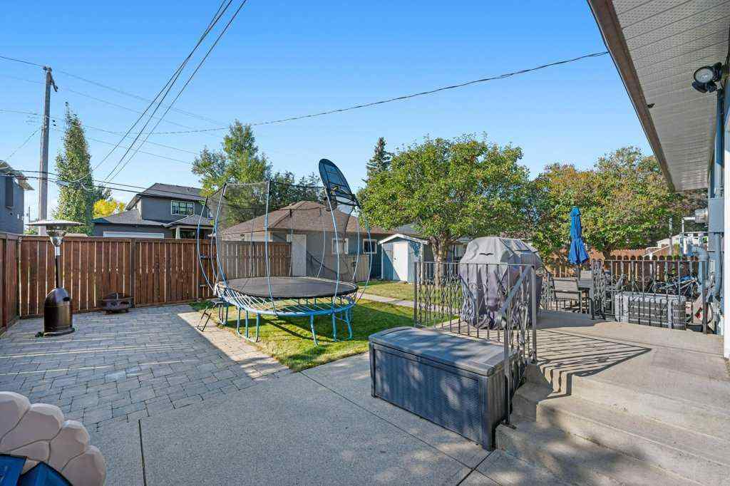 MLS® A2256414 - 1131 15 Avenue NE in Renfrew Calgary, Residential