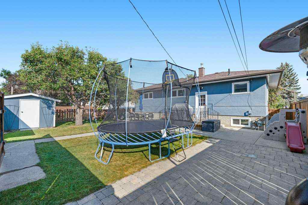 MLS® A2256414 - 1131 15 Avenue NE in Renfrew Calgary, Residential