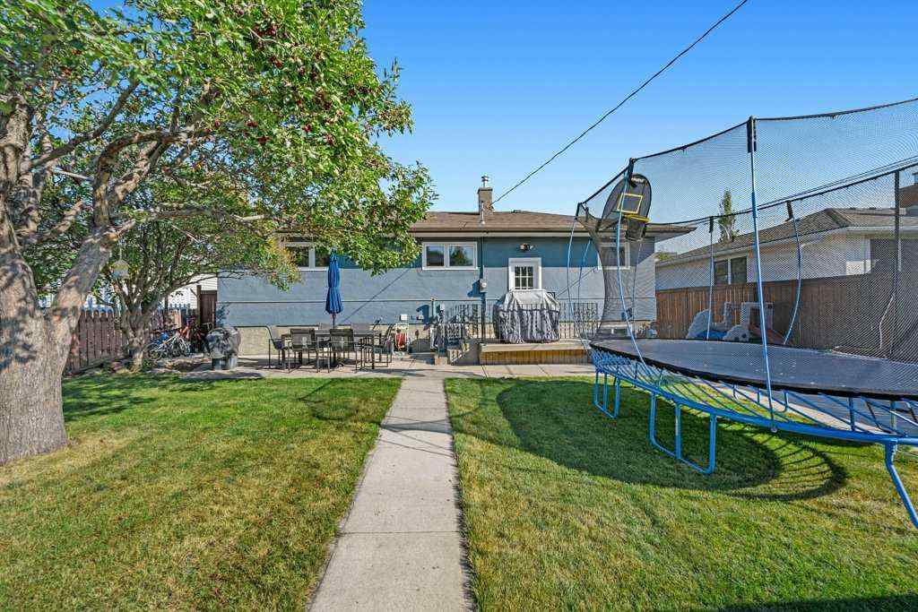 MLS® A2256414 - 1131 15 Avenue NE in Renfrew Calgary, Residential