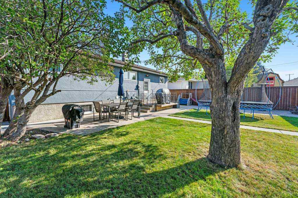 MLS® A2256414 - 1131 15 Avenue NE in Renfrew Calgary, Residential