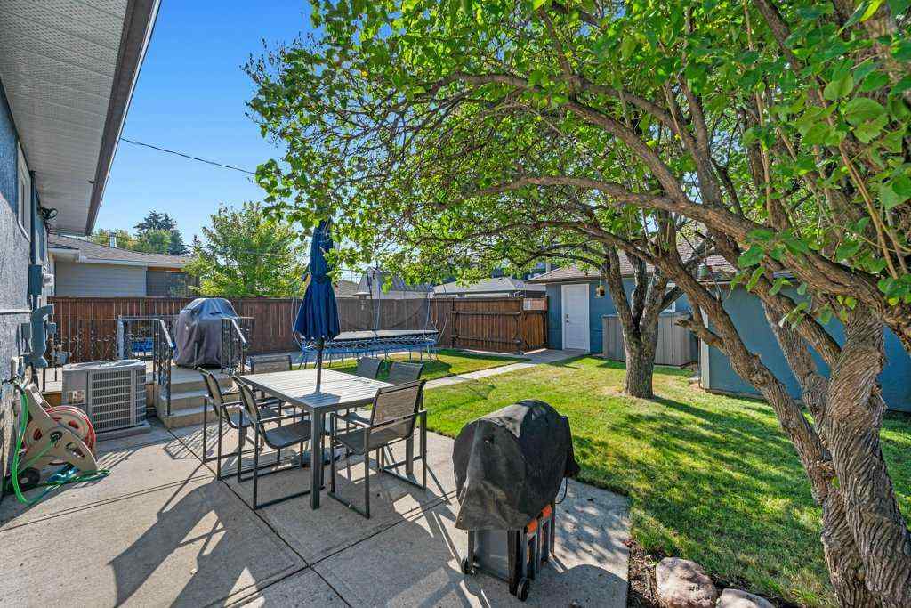 MLS® A2256414 - 1131 15 Avenue NE in Renfrew Calgary, Residential