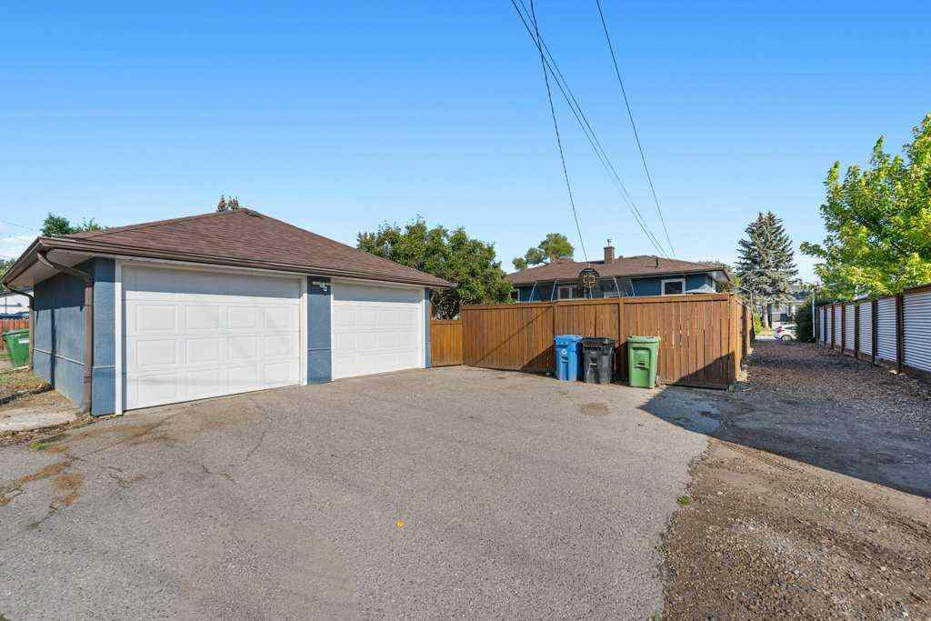 MLS® A2256414 - 1131 15 Avenue NE in Renfrew Calgary, Residential