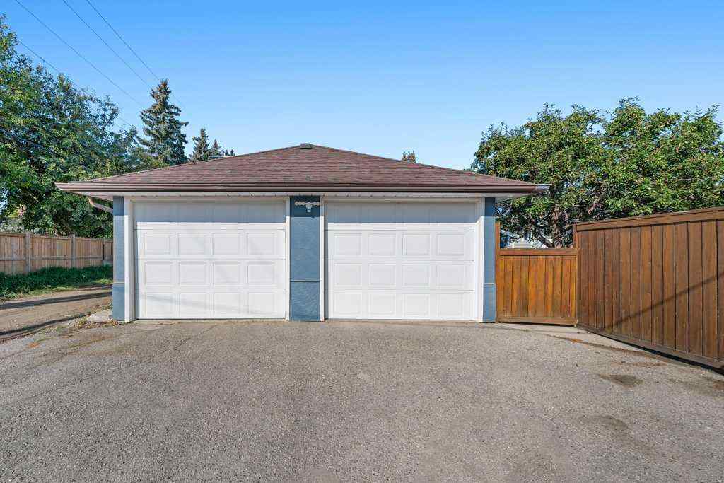 MLS® A2256414 - 1131 15 Avenue NE in Renfrew Calgary, Residential