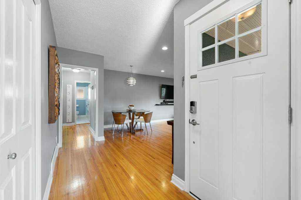 MLS® A2256414 - 1131 15 Avenue NE in Renfrew Calgary, Residential