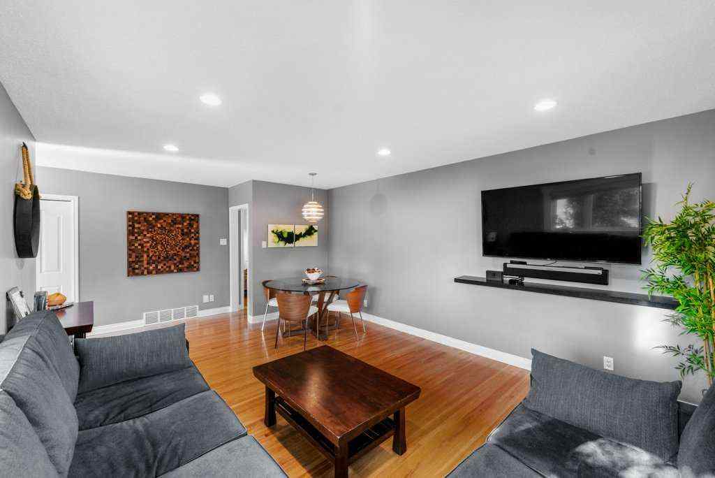 MLS® A2256414 - 1131 15 Avenue NE in Renfrew Calgary, Residential
