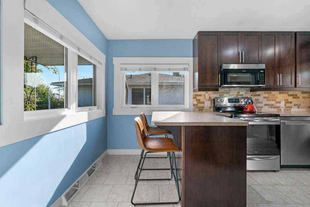 MLS® A2256414 - 1131 15 Avenue NE in Renfrew Calgary, Residential