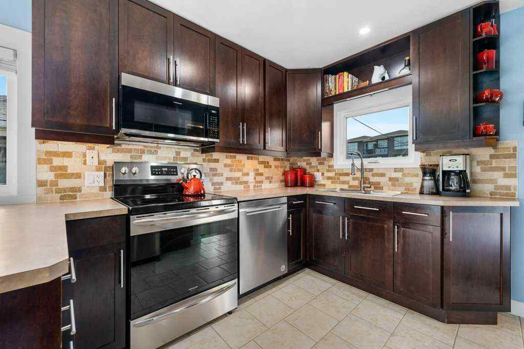 MLS® A2256414 - 1131 15 Avenue NE in Renfrew Calgary, Residential