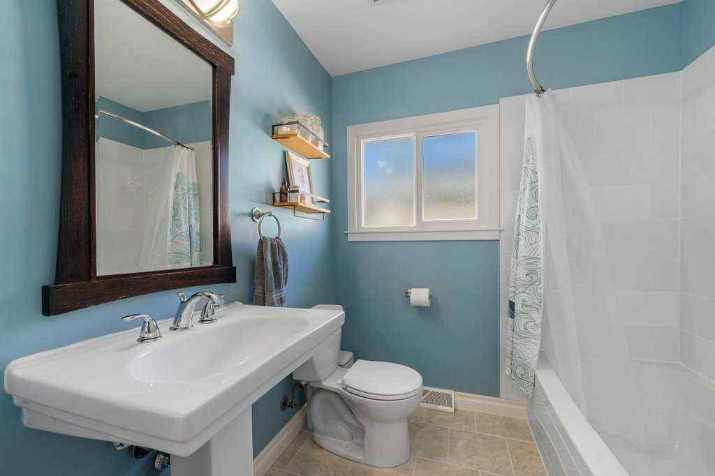 MLS® A2256414 - 1131 15 Avenue NE in Renfrew Calgary, Residential