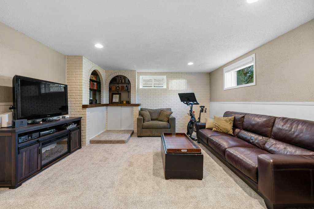 MLS® A2256414 - 1131 15 Avenue NE in Renfrew Calgary, Residential