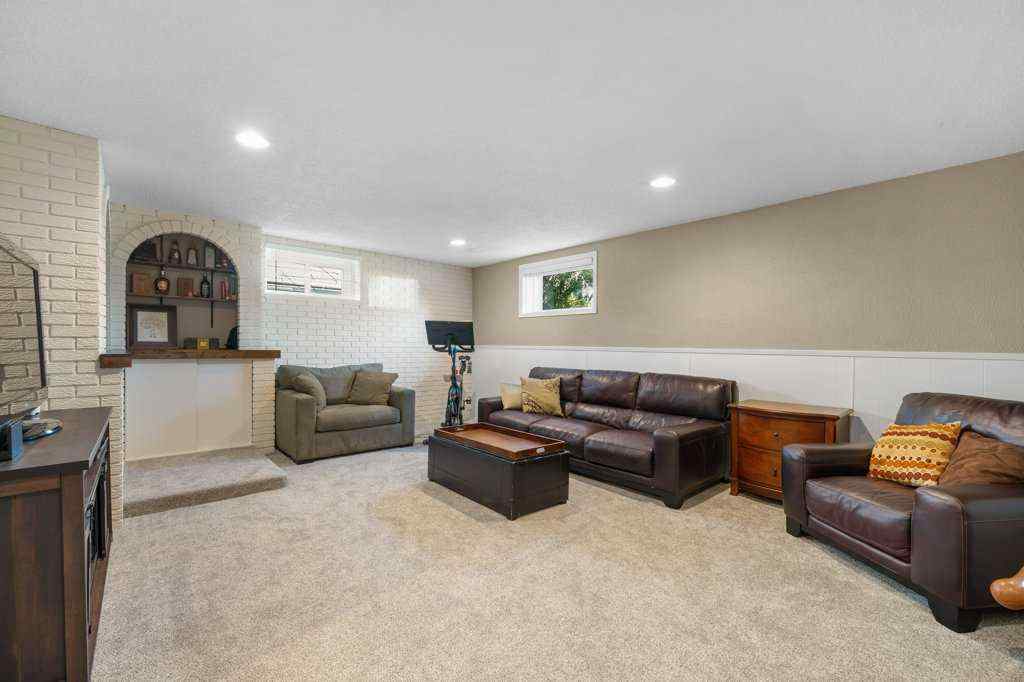 MLS® A2256414 - 1131 15 Avenue NE in Renfrew Calgary, Residential