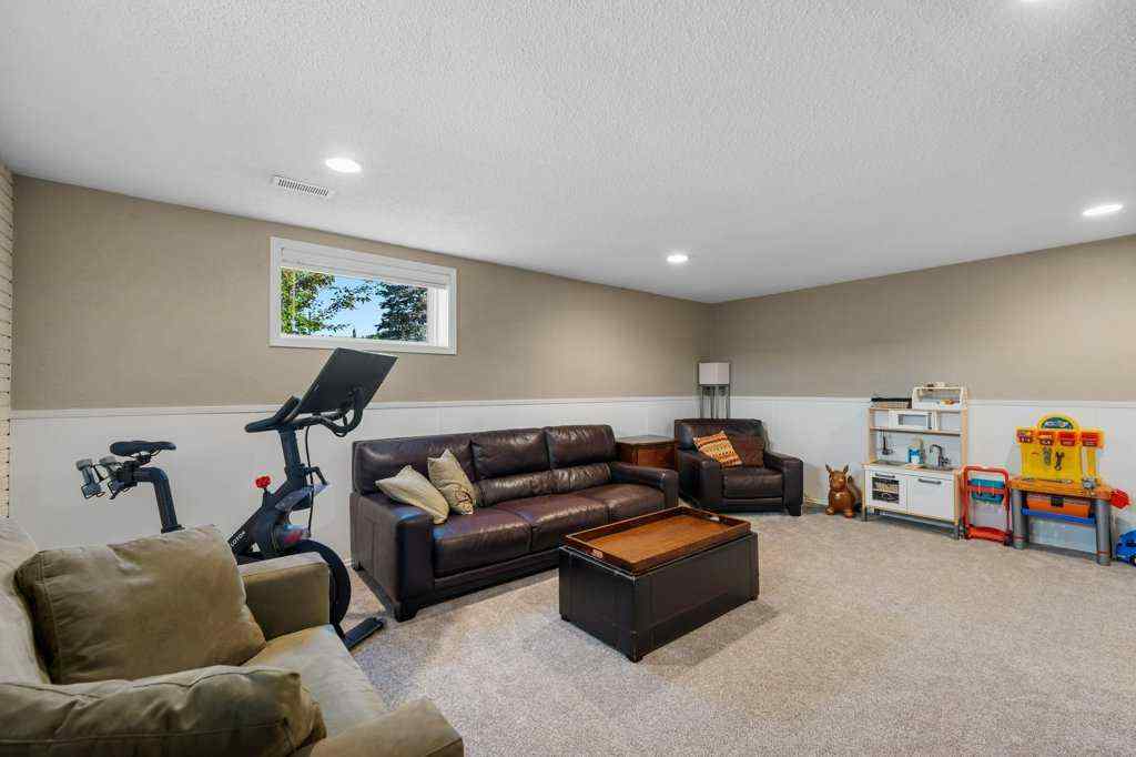 MLS® A2256414 - 1131 15 Avenue NE in Renfrew Calgary, Residential