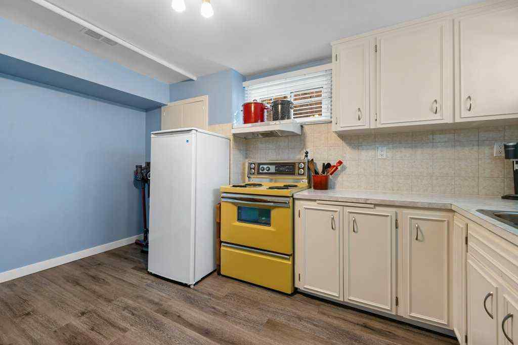 MLS® A2256414 - 1131 15 Avenue NE in Renfrew Calgary, Residential