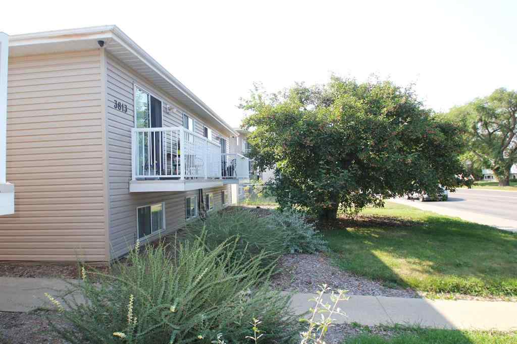 MLS® A2256418 - 3809-3813 50 Street  in Eastview Red Deer, Commercial