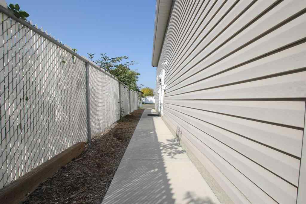 MLS® A2256418 - 3809-3813 50 Street  in Eastview Red Deer, Commercial