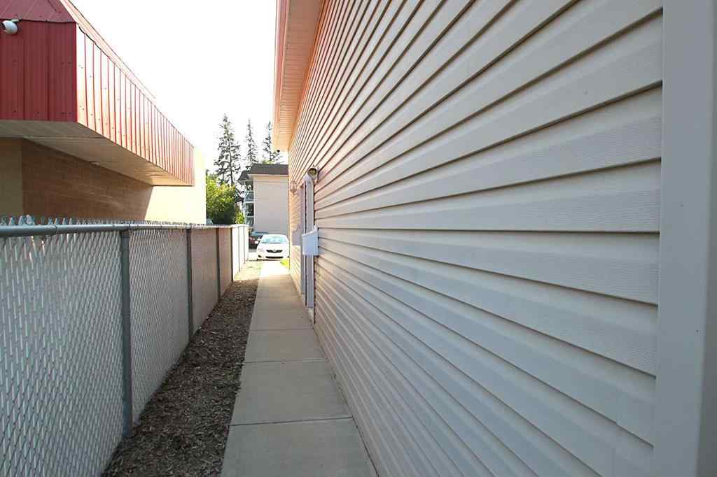 MLS® A2256418 - 3809-3813 50 Street  in Eastview Red Deer, Commercial
