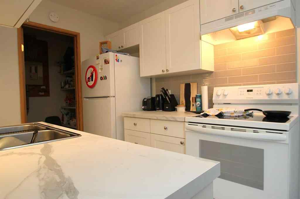 MLS® A2256418 - 3809-3813 50 Street  in Eastview Red Deer, Commercial